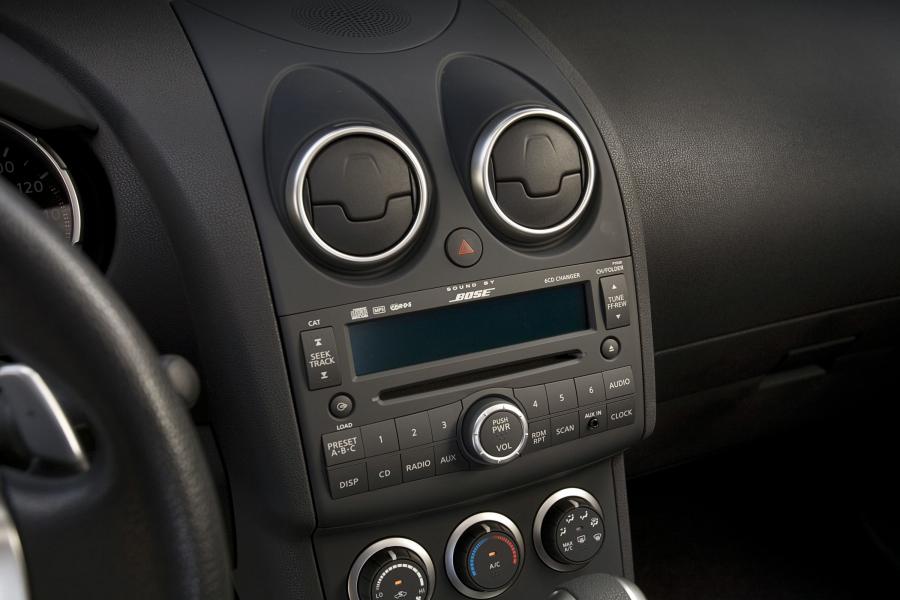Детали интерьера Nissan Rogue 2007 года  (фото 16 из 34)